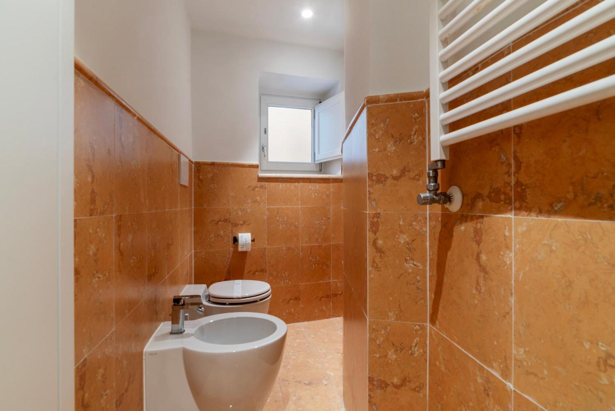 Luxury 3 Beds 3 Baths, Few Steps From Center Appartamento *