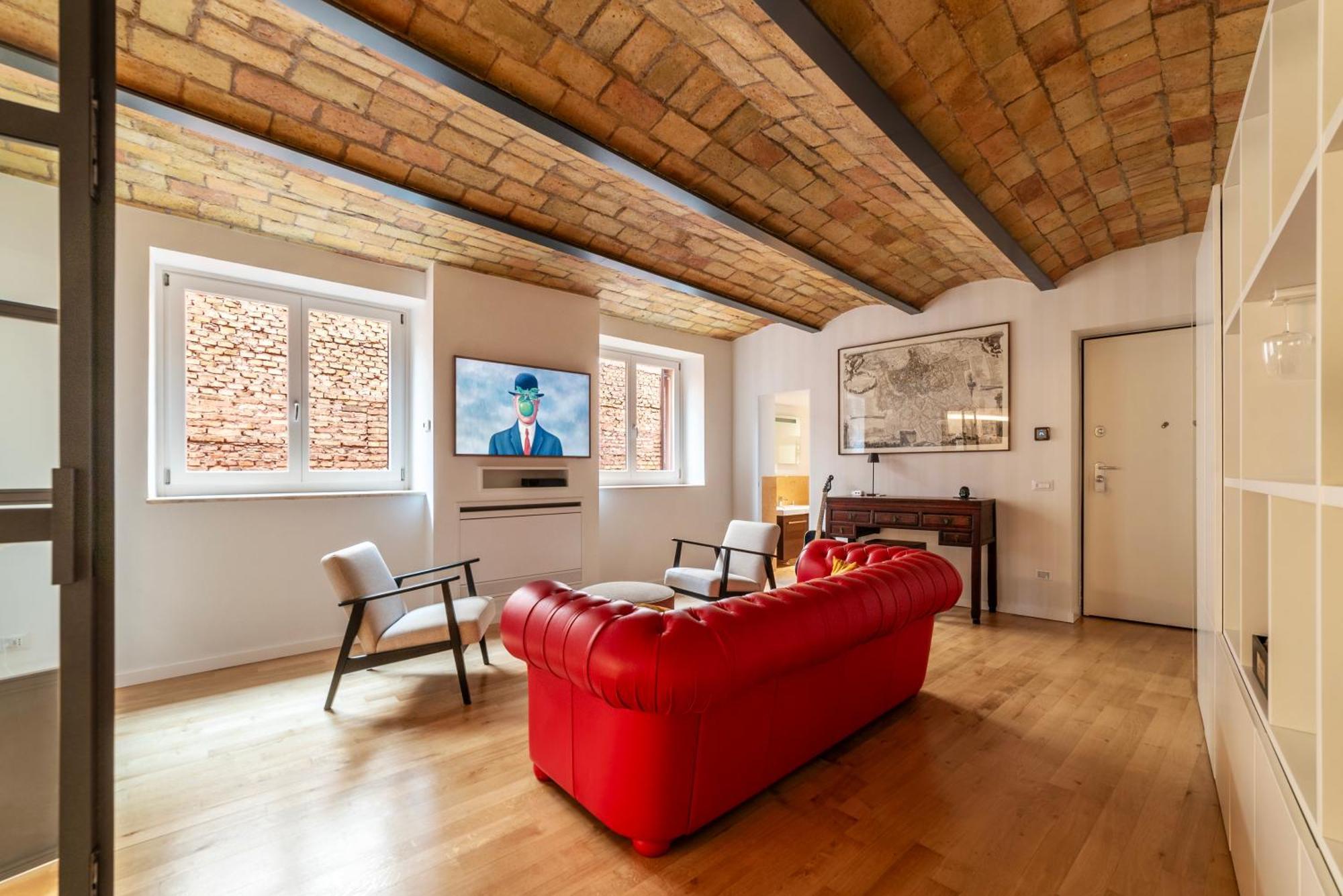Luxury 3 Beds 3 Baths, Few Steps From Center * Roma