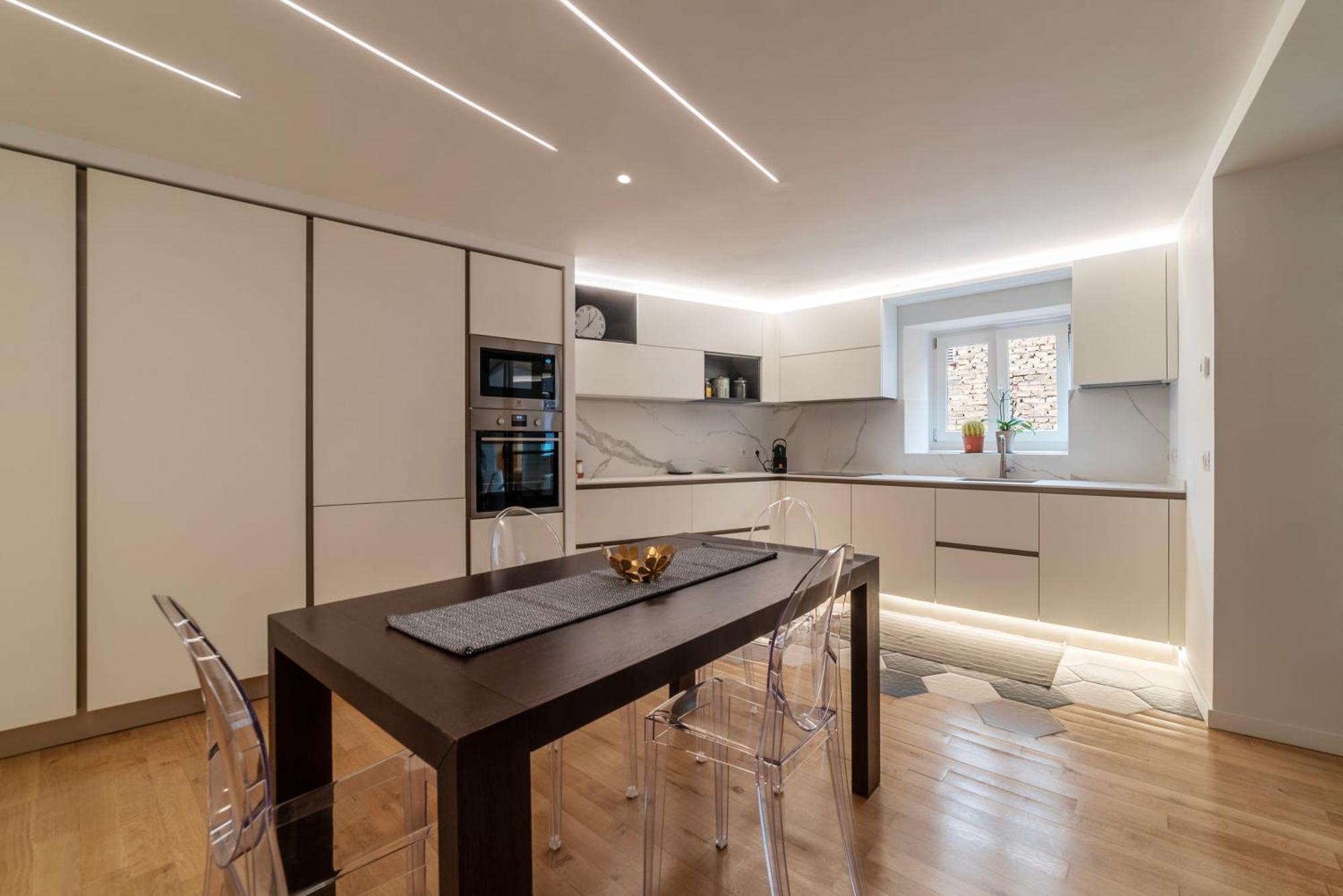 Luxury 3 Beds 3 Baths, Few Steps From Center Roma